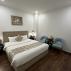 https://cdn.worldota.net/t/{size}/hotel_review/f1/28/f128377a45998a90b74ebf5bc065af1ebe440a2f.JPEG