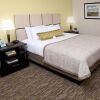 Отель Candlewood Suites Grove City - Outlet Center, an IHG Hotel, фото 1