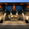 Отель Qualicum Beach Inn, фото 1