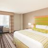 Отель La Quinta Inn & Suites Far Rockaway - JFK Airport, фото 17