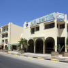 Отель Jewels La Perla Hotel, фото 1