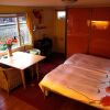 Отель Phildutch Houseboat Amsterdam Bed and Breakfast в Амстердаме