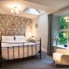 Отель Tyllwyd Hir Luxury Bed and Breakfast в Лланурде