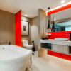 Отель Radisson RED Phuket Patong Beach	, фото 26