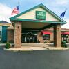 Отель Woodfield Inn and Suites, фото 1