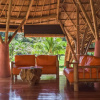 Отель Long Beach Chalet, фото 2