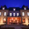 Отель Residence Chateau Du Mee в Ле Ме-Сюр-Сене