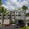 Отель Holiday Inn Express Hotel & Suites New Tampa I-75, an IHG Hotel в Тампе