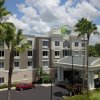 Отель Holiday Inn Express Hotel & Suites New Tampa I-75, an IHG Hotel, фото 1