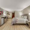 Отель Red Roof Inn & Suites Newport – Middletown, RI, фото 12