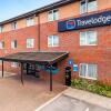 Отель Travelodge Bury в Бери