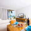 Отель B1 Beachfront Apartments, фото 2