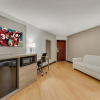 Отель Red Roof Inn & Suites Newport – Middletown, RI, фото 13