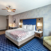 Отель La Quinta Inn & Suites by Wyndham Houston Channelview, фото 3