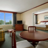 Отель Travelodge Hotel by Wyndham Montreal Airport, фото 4
