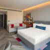 Отель The WB Abu Dhabi, Curio Collection by Hilton, фото 5