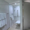 Отель Holiday Inn Express & Suites Toronto Airport West, an IHG Hotel, фото 12