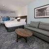 Отель La Quinta Inn & Suites by Wyndham Santa Cruz, фото 6