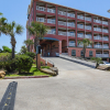 Отель Quality Inn & Suites Galveston - Beachfront в Галвестоне