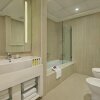 Отель DoubleTree by Hilton Dubai - Jumeirah Beach, фото 12