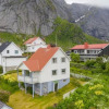 Отель House by the sea Reine, Lofoten, фото 16