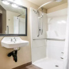 Отель Comfort Inn & Suites Vancouver Downtown City Center, фото 11