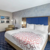Отель La Quinta Inn & Suites by Wyndham Houston Channelview, фото 12