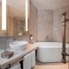 Отель The Robertson House by The Crest Collection, фото 9