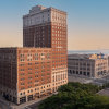 Отель DoubleTree Suites by Hilton Hotel Detroit Downtown - Fort Shelby в Детройте