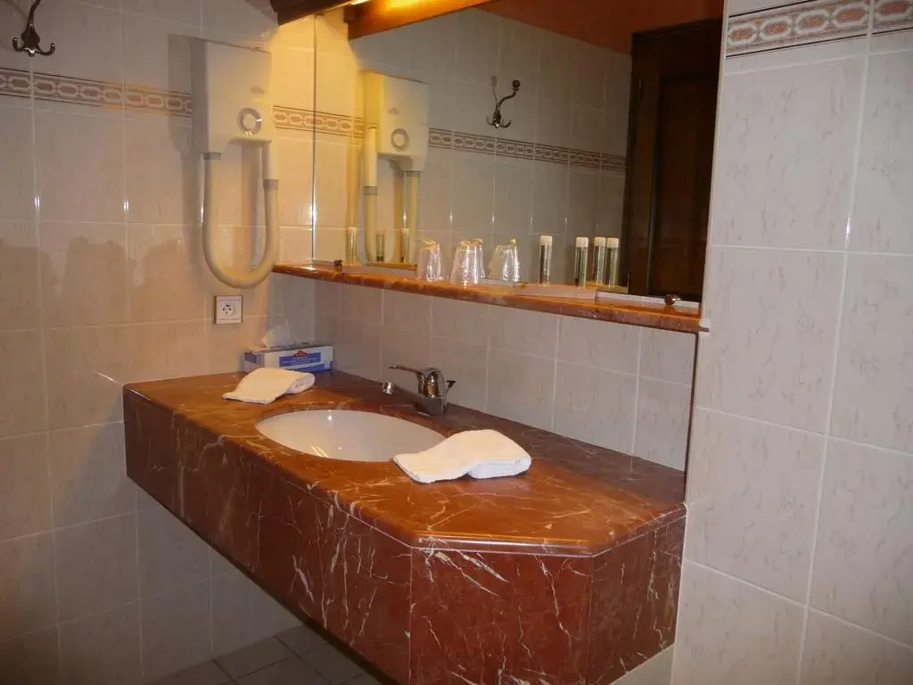 Afficher la photo 8 — Logis Auberge Saint Jacques