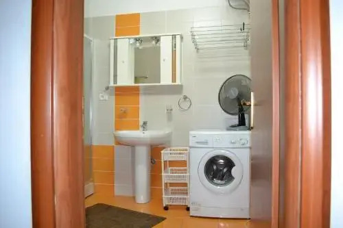 Saint Tropez Apartments - фото 6