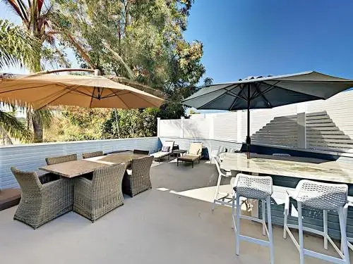 4BR 5BA Luxury Beach House Ventura CA by RedAwning