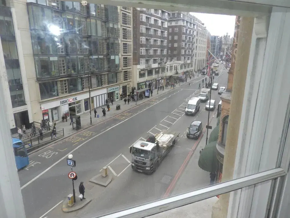 4 Beds Harrods Huge Space