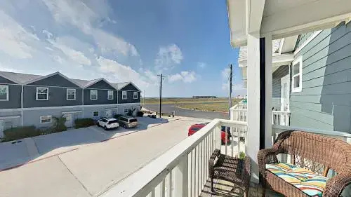 15241 Beach Way Dr Townhouse - 4 Br townhouse by RedAwning