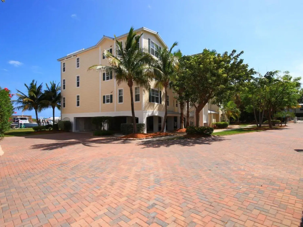 101 Gulfview Drive Condo Unit Penthouse 316