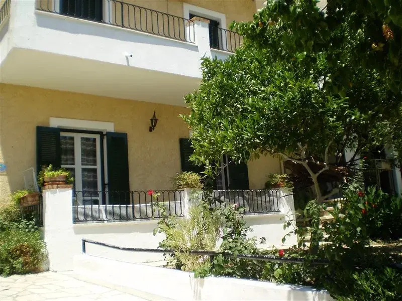 Loutrouvia Apartments