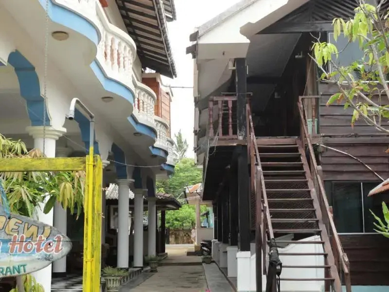 Deans Beach Hotel