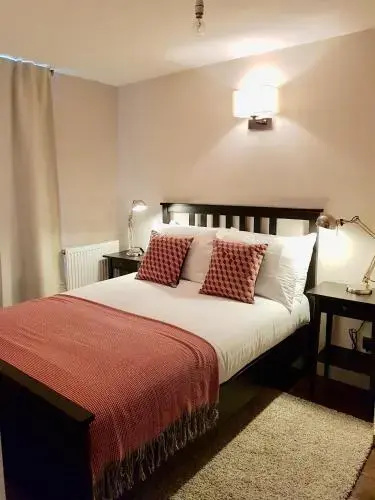 Stunning 2 Bed Ensuites Flat in Victoria - Zone 1
