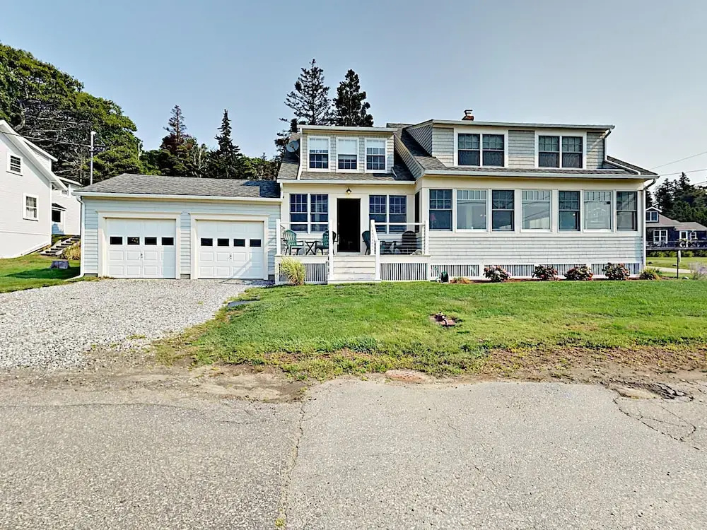 Coastal Ocean Point House by RedAwning