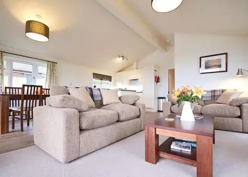 Caddys Corner Lodges