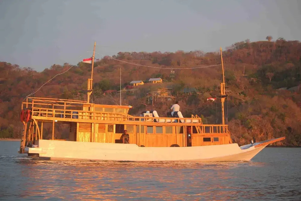 Boat Charter KM.Caroline