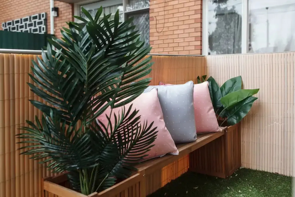 Balcony Retreat with 50in TV Netflix