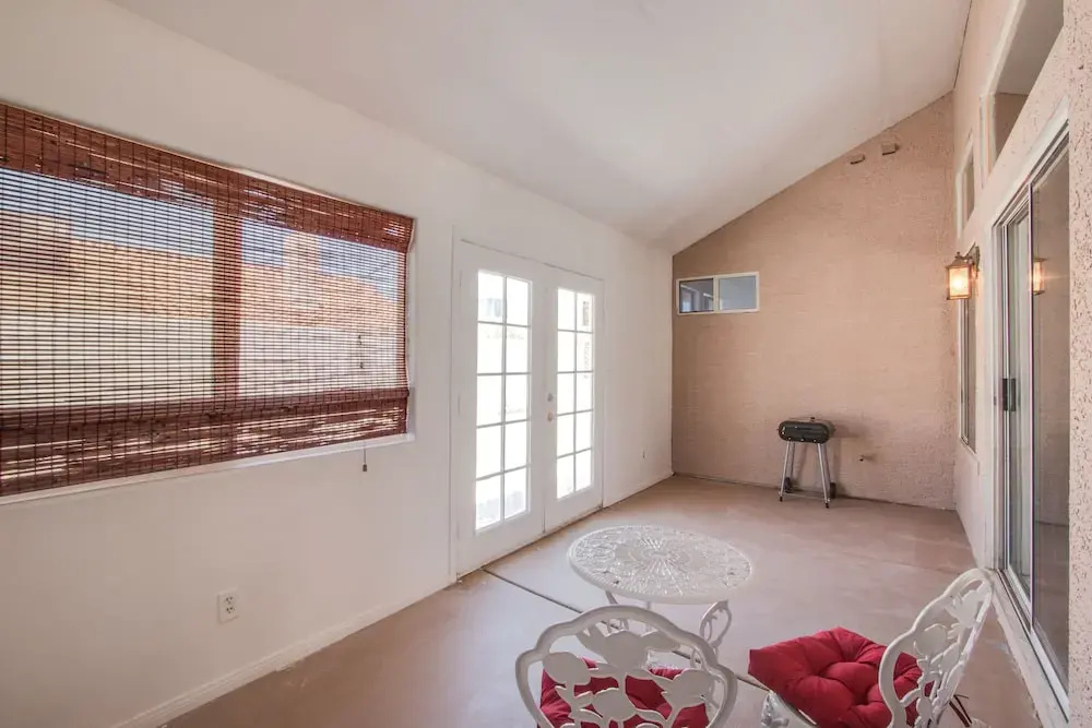 Beautiful Spacious House very Nice area - фото 6