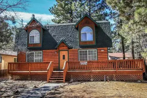a Good Time 1520 3 Br cabin by RedAwning
