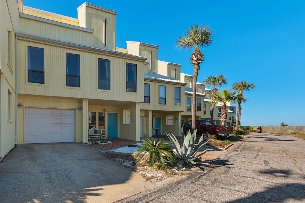 Santa Rosa Delight - 3 Br Townhouse