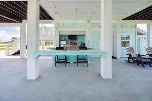 1 Biscayne 3 Bedroom Home by RedAwning, Port Bolivar