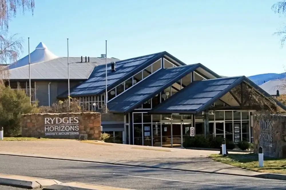 Horizons 216 - Lake Jindabyne Waterfront