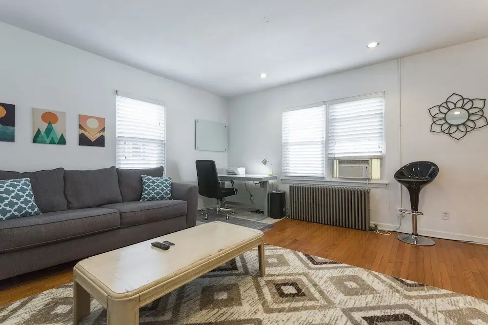 Best Vacation Home In Heart Of Downtown - фото 12