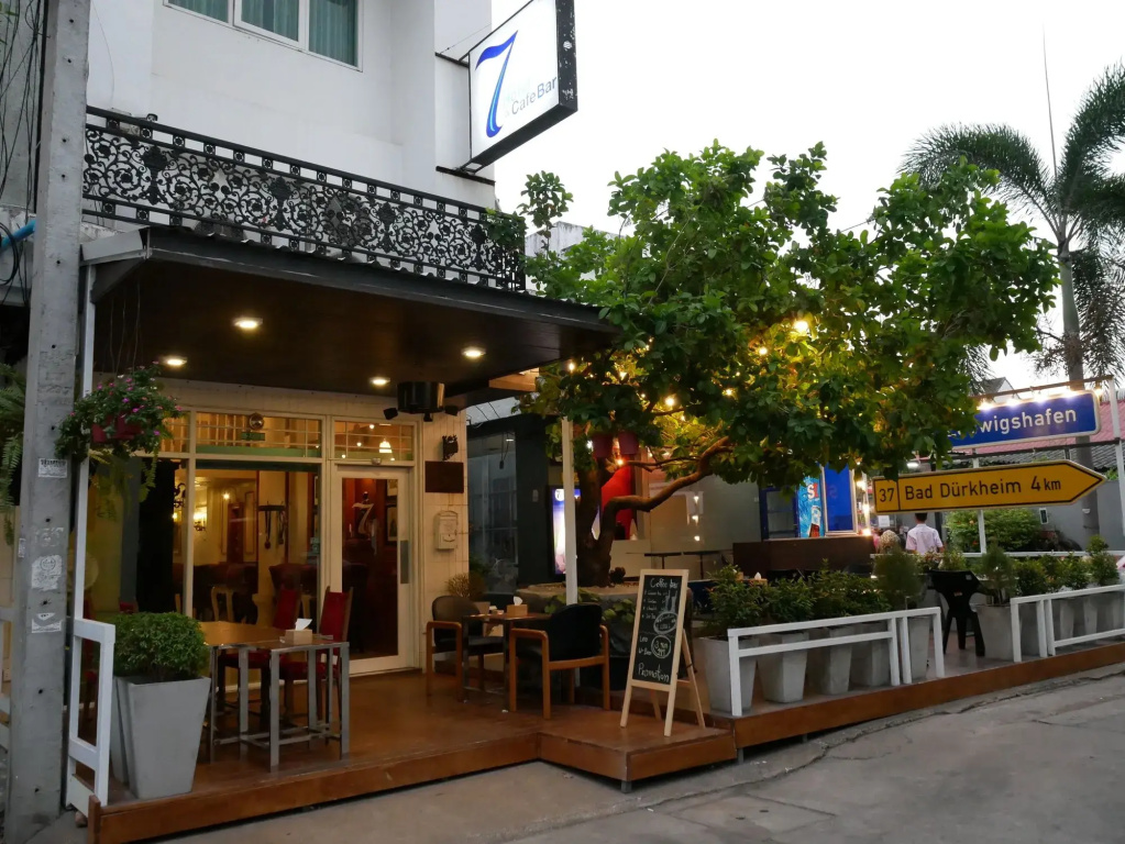 7 Rooms Hotel