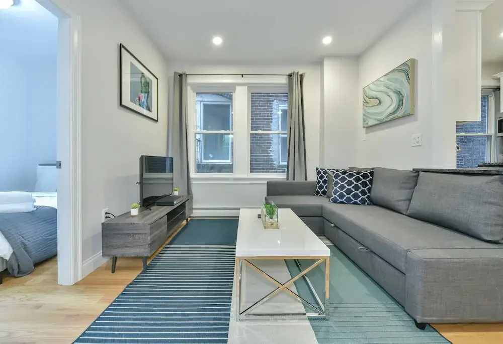 Incredible 4br/2ba Apt in North End by Domio